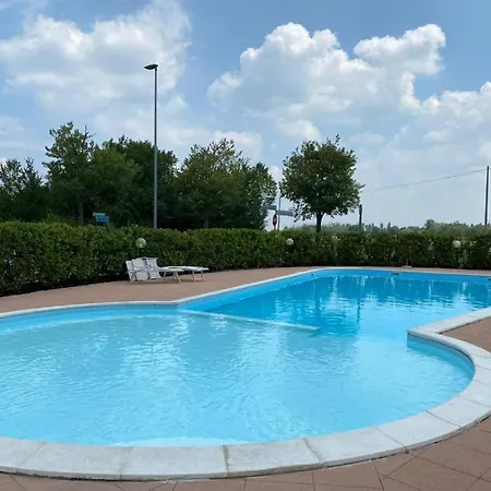 Apartment Il Gabbiano - In With Pool Desenzano del Garda